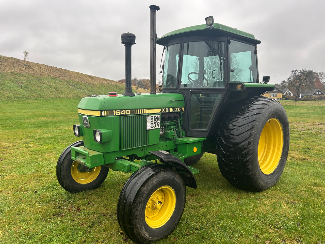 John Deere 1640 - Traktor: bilde 1 John Deere 1640 - Traktor: bilde 1