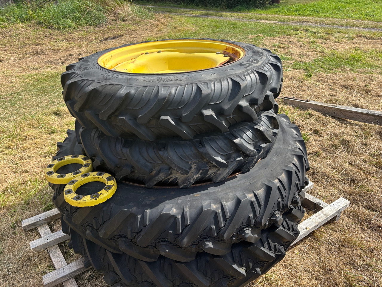 John Deere 270/95R32 / 12.4R46 - Dekk for Landbruksteknikk: bilde 1 John Deere 270/95R32 / 12.4R46 - Dekk for Landbruksteknikk: bilde 1