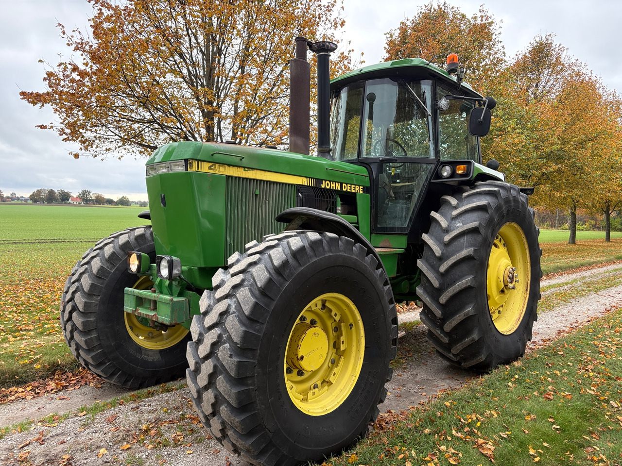 John Deere 4055 - Traktor: bilde 1 John Deere 4055 - Traktor: bilde 1
