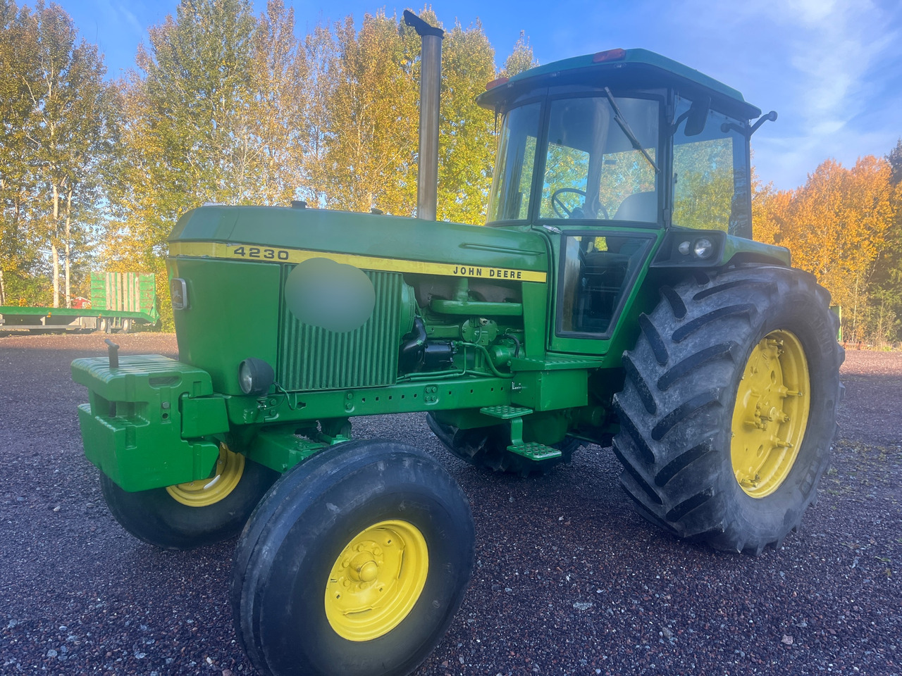 John Deere 4230 - Traktor: bilde 1 John Deere 4230 - Traktor: bilde 1