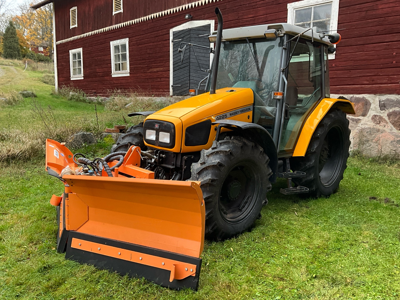 Massey Ferguson 4225 - Traktor: bilde 1 Massey Ferguson 4225 - Traktor: bilde 1
