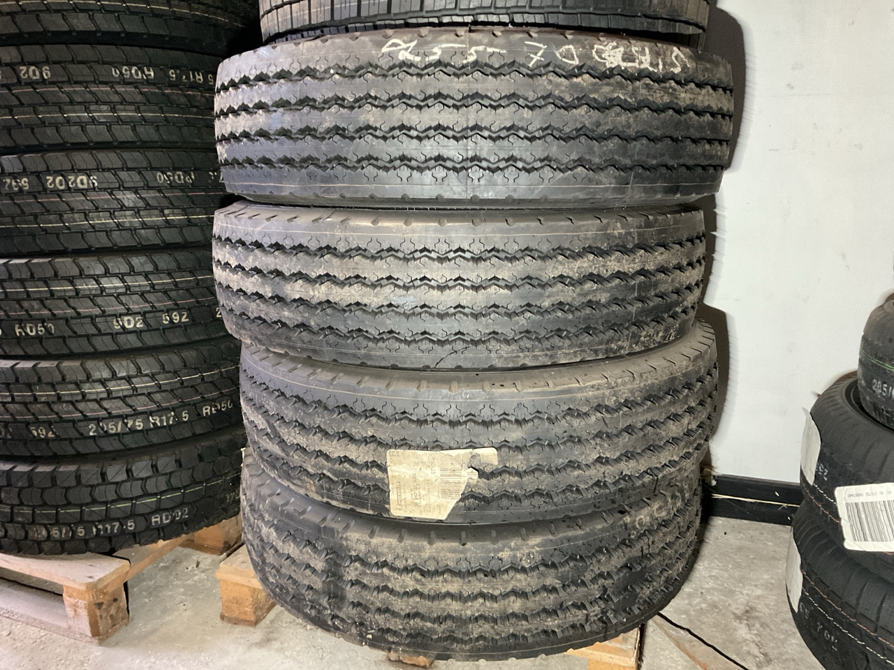 Michelin 255/70R22.5 - Dekk for Lastebil: bilde 1 Michelin 255/70R22.5 - Dekk for Lastebil: bilde 1