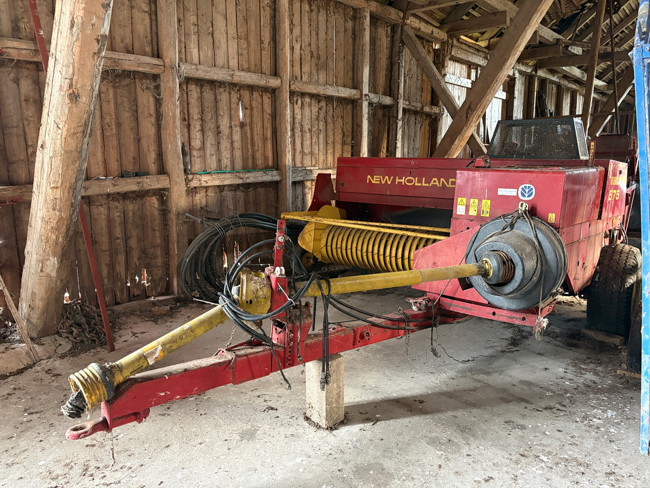 New Holland 575 - Rundballepresse: bilde 1 New Holland 575 - Rundballepresse: bilde 1