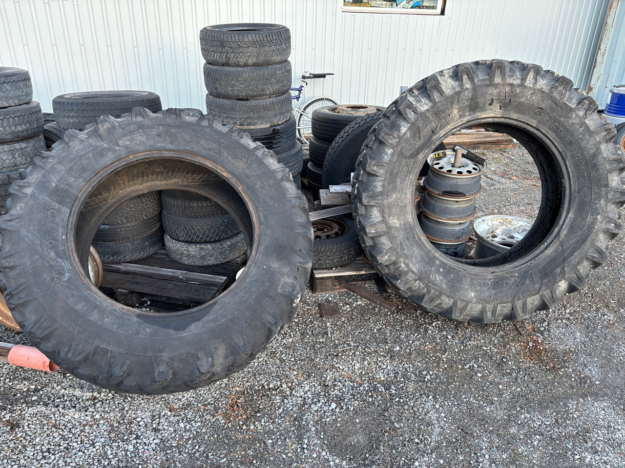 Nokian Tractor Industrial - Dekk for Bygg og anlegg: bilde 1 Nokian Tractor Industrial - Dekk for Bygg og anlegg: bilde 1