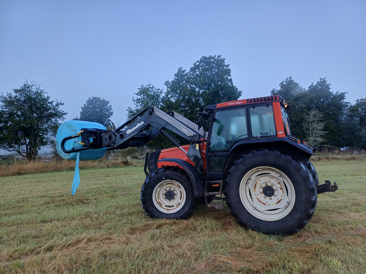 Valtra 6850 Hitech - Traktor: bilde 1 Valtra 6850 Hitech - Traktor: bilde 1