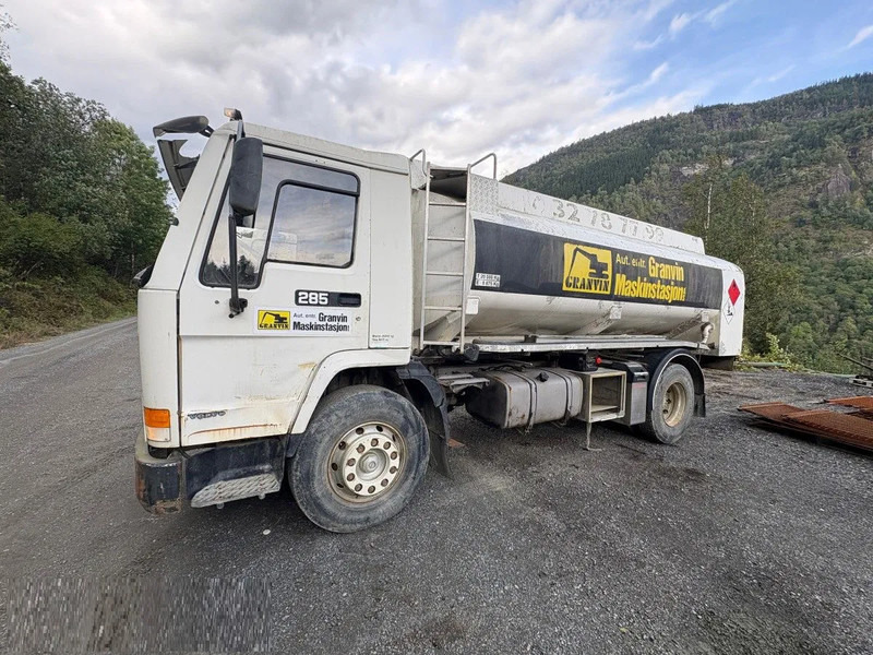 Volvo FL 7 Volvo FL7 285 Fuel tanker 4x2 - Tankbil: bilde 2 Volvo FL 7 Volvo FL7 285 Fuel tanker 4x2 - Tankbil: bilde 2