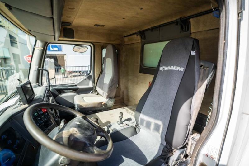 Interior photo 1: Planbil, Kranbil Renault MIDULM 220 DCI - PAFLINGER PK 6001