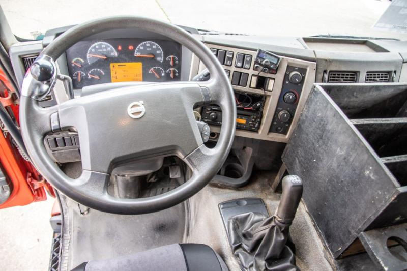 Interior photo 1: Tippbil Volvo FE 300 - 172 890 KM Interior photo 1: Tippbil Volvo FE 300 - 172 890 KM