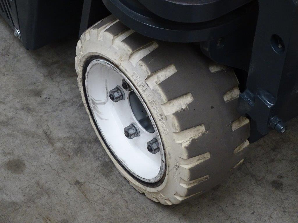 Combilift C2500CB - TRIPLEX - 4-veis truck: bilde 2 Combilift C2500CB - TRIPLEX - 4-veis truck: bilde 2