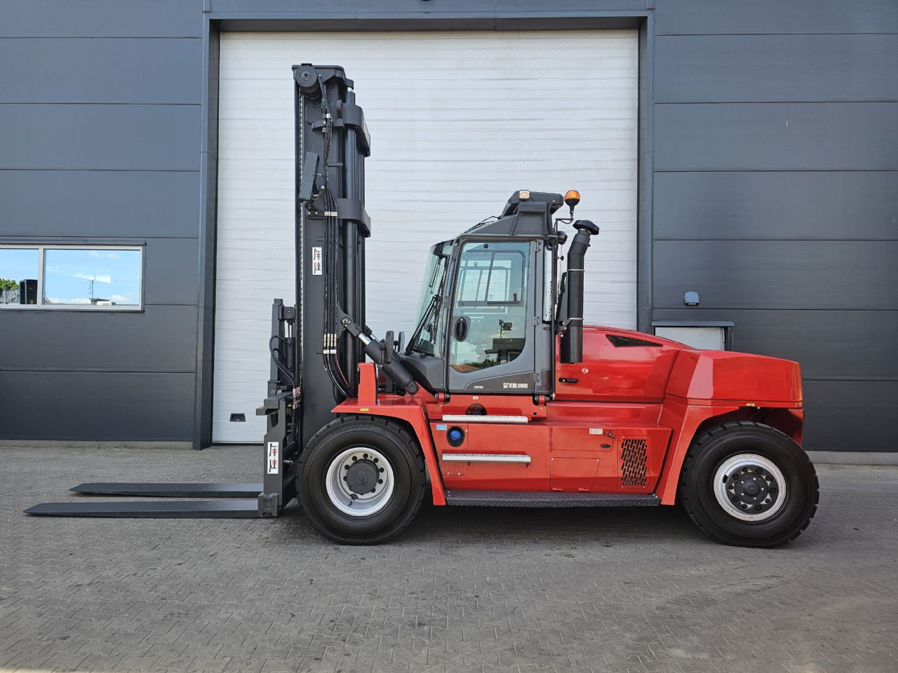 Kalmar DCG150-12 - Dieseltruck: bilde 1 Kalmar DCG150-12 - Dieseltruck: bilde 1