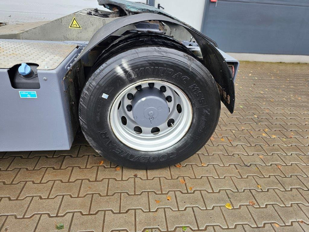 Terberg YT182 - Terminaltraktor: bilde 2 Terberg YT182 - Terminaltraktor: bilde 2