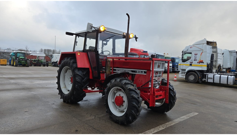 Case International 844 S (4X4 / BELGIAN TRACTOR / PERFECT CONDITION / GEARBOX TOP CONDITION) - Traktor: bilde 3 Case International 844 S (4X4 / BELGIAN TRACTOR / PERFECT CONDITION / GEARBOX TOP CONDITION) - Traktor: bilde 3