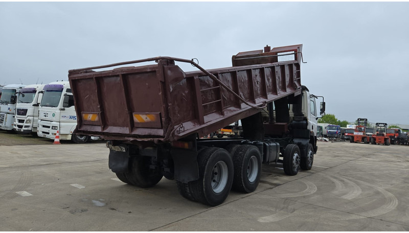 DAF 85 CF 340 (EURO 2 / MANUAL PUMP / STEEL SUSP. / POSSIBLE AS CHASSIS / 8X4) - Tippbil: bilde 5 DAF 85 CF 340 (EURO 2 / MANUAL PUMP / STEEL SUSP. / POSSIBLE AS CHASSIS / 8X4) - Tippbil: bilde 5