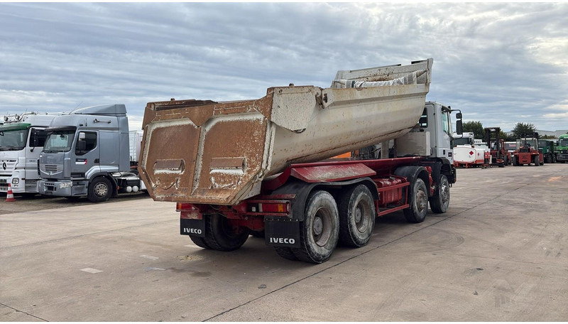 Iveco EUROTRAKKER 320 E 35 (GRAND PONT / LAMES / POMPE MANUELLE / 8X4 / CURSOR 8) - Tippbil: bilde 5 Iveco EUROTRAKKER 320 E 35 (GRAND PONT / LAMES / POMPE MANUELLE / 8X4 / CURSOR 8) - Tippbil: bilde 5