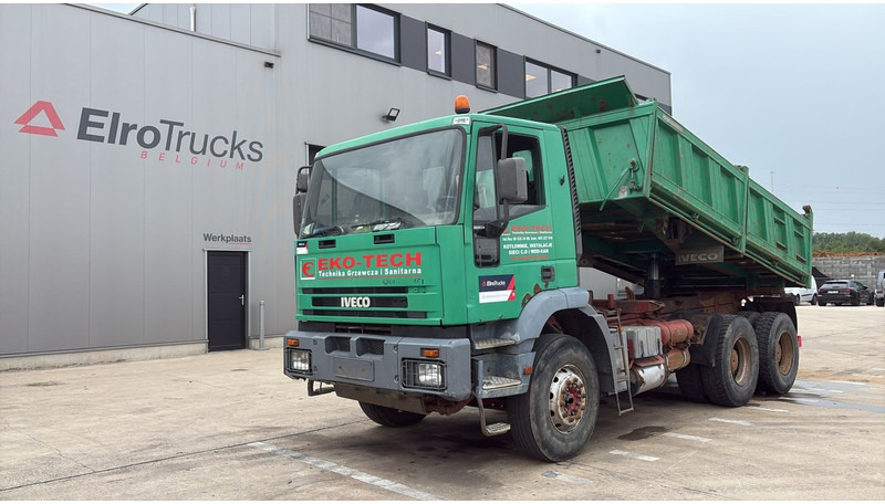 Iveco Eurotrakker 260 E 34 (POMPE MANUELLE / MANUAL PUMP / BOITE MANUELLE / LAMES / GRAND PONT / STEEL SUSP.) - Tippbil: bilde 1 Iveco Eurotrakker 260 E 34 (POMPE MANUELLE / MANUAL PUMP / BOITE MANUELLE / LAMES / GRAND PONT / STEEL SUSP.) - Tippbil: bilde 1