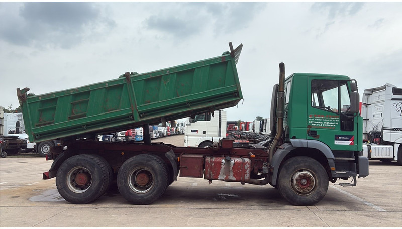 Iveco Eurotrakker 260 E 34 (POMPE MANUELLE / MANUAL PUMP / BOITE MANUELLE / LAMES / GRAND PONT / STEEL SUSP.) - Tippbil: bilde 3 Iveco Eurotrakker 260 E 34 (POMPE MANUELLE / MANUAL PUMP / BOITE MANUELLE / LAMES / GRAND PONT / STEEL SUSP.) - Tippbil: bilde 3