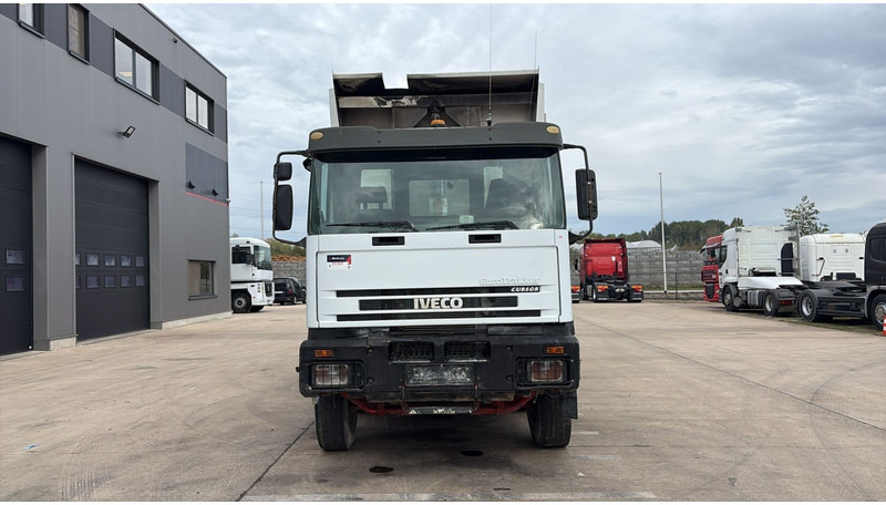 Iveco Eurotrakker 260 E32 (GRAND PONT / LAMES / POMPE MANUELLE / 8X4 / CURSOR 8) - Tippbil: bilde 2 Iveco Eurotrakker 260 E32 (GRAND PONT / LAMES / POMPE MANUELLE / 8X4 / CURSOR 8) - Tippbil: bilde 2