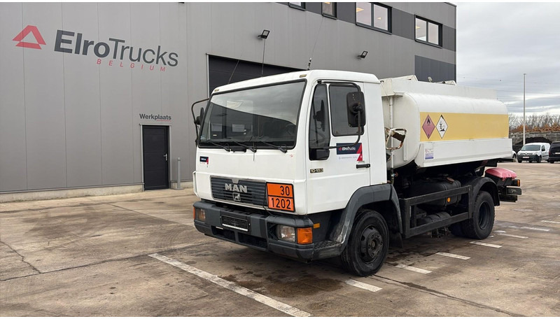 MAN 10.153 (7500L / FULL STEEL / LAMES / BOITE MANUELLE / MANUAL GEARBOX) - Tankbil: bilde 1 MAN 10.153 (7500L / FULL STEEL / LAMES / BOITE MANUELLE / MANUAL GEARBOX) - Tankbil: bilde 1