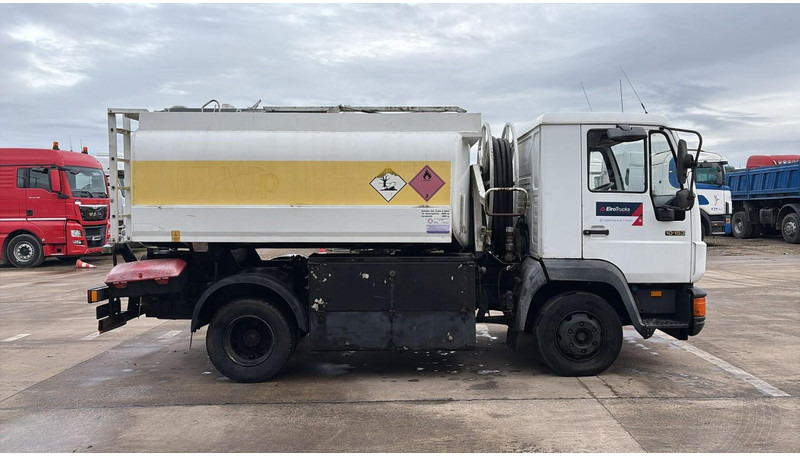 MAN 10.153 (7500L / FULL STEEL / LAMES / BOITE MANUELLE / MANUAL GEARBOX) - Tankbil: bilde 3 MAN 10.153 (7500L / FULL STEEL / LAMES / BOITE MANUELLE / MANUAL GEARBOX) - Tankbil: bilde 3