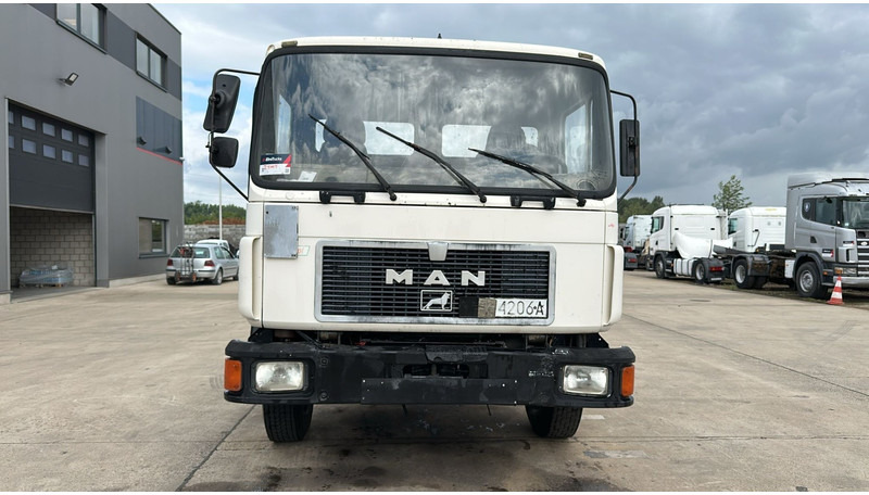 MAN 18.232 (MANUAL PUMP / 6 CYLINDER / POMPE MANUELLE / LAMES / STEEL SUSPENSION) - Chassis lastebil: bilde 2 MAN 18.232 (MANUAL PUMP / 6 CYLINDER / POMPE MANUELLE / LAMES / STEEL SUSPENSION) - Chassis lastebil: bilde 2