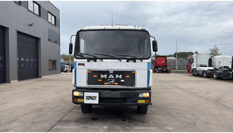 MAN 18.232 (MANUAL PUMP / POMPE MANUELLE / 11.000L) - Vakuum lastebil: bilde 2 MAN 18.232 (MANUAL PUMP / POMPE MANUELLE / 11.000L) - Vakuum lastebil: bilde 2