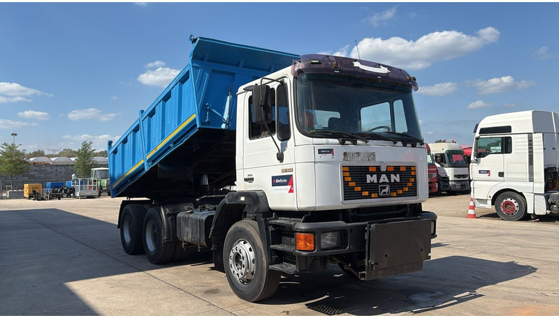MAN 26.322 (MANUAL PUMP / POMPE MANUELLE / LAMES / GRAND PONT / BIG AXLE) - Tippbil: bilde 3 MAN 26.322 (MANUAL PUMP / POMPE MANUELLE / LAMES / GRAND PONT / BIG AXLE) - Tippbil: bilde 3