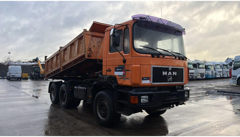 MAN 27.322 (MANUAL PUMP / POMPE MANUELLE / LAMES / GRAND PONT / STEEL SUSP. / BIG AXLE) - Tippbil: bilde 2 MAN 27.322 (MANUAL PUMP / POMPE MANUELLE / LAMES / GRAND PONT / STEEL SUSP. / BIG AXLE) - Tippbil: bilde 2