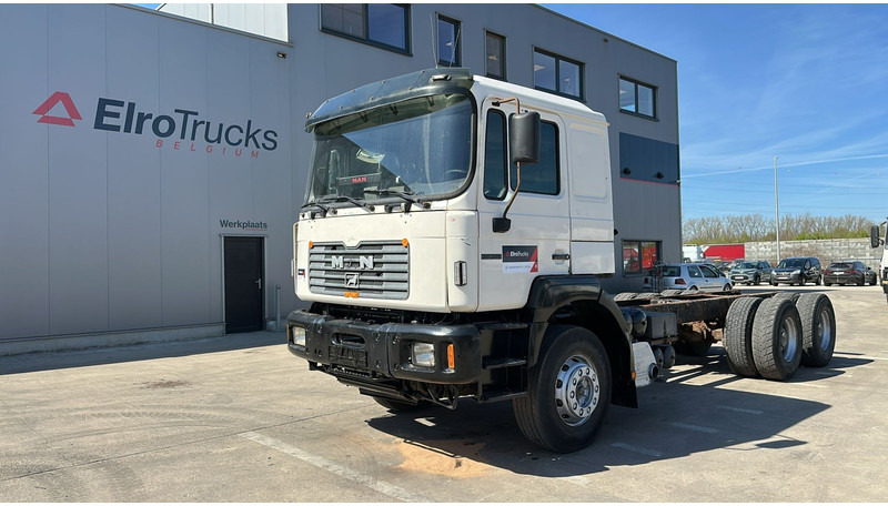 MAN 33.464 (6 CYLINDER / EURO 2 / SEMI MANUAL PUMP / BIG AXLE / STEEL SUSP. / LAMES) - Chassis lastebil: bilde 1 MAN 33.464 (6 CYLINDER / EURO 2 / SEMI MANUAL PUMP / BIG AXLE / STEEL SUSP. / LAMES) - Chassis lastebil: bilde 1