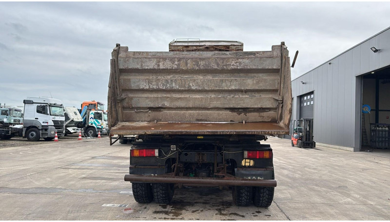 MAN 41.414 (6 CYLINDER / STEEL SUSP. / LAMES / BIG AXLE / GRAND PONT) - Tippbil: bilde 5 MAN 41.414 (6 CYLINDER / STEEL SUSP. / LAMES / BIG AXLE / GRAND PONT) - Tippbil: bilde 5
