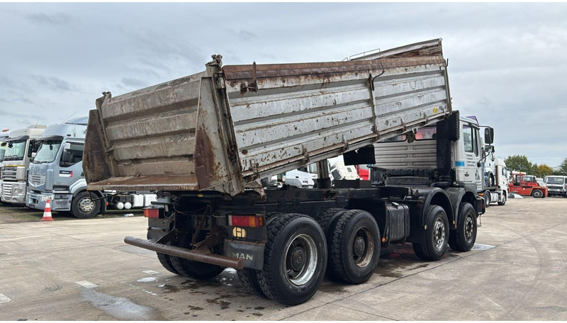 MAN 41.414 (6 CYLINDER / STEEL SUSP. / LAMES / BIG AXLE / GRAND PONT) - Tippbil: bilde 4 MAN 41.414 (6 CYLINDER / STEEL SUSP. / LAMES / BIG AXLE / GRAND PONT) - Tippbil: bilde 4