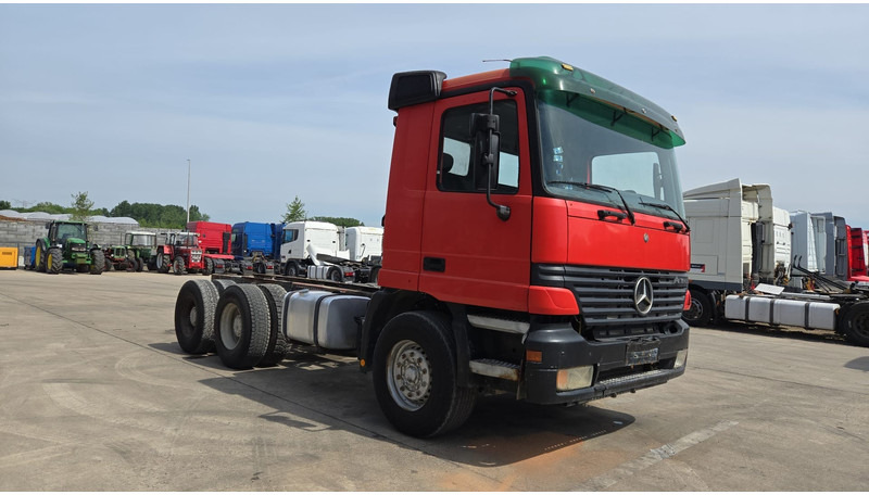 Mercedes-Benz ACTROS 2640 (EPS / 3 PEDALES / V6 / LAMES / GRAND PONT / EURO 2 / SEMI-AUTO) - Chassis lastebil: bilde 3 Mercedes-Benz ACTROS 2640 (EPS / 3 PEDALES / V6 / LAMES / GRAND PONT / EURO 2 / SEMI-AUTO) - Chassis lastebil: bilde 3