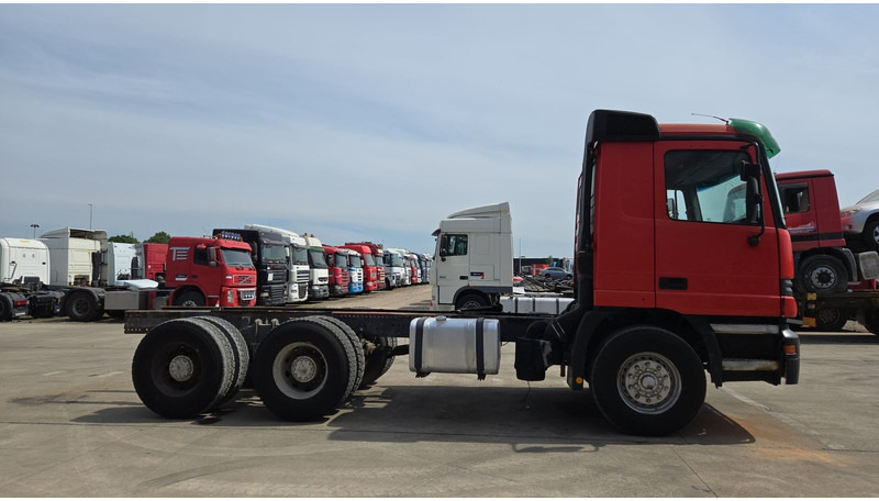 Mercedes-Benz ACTROS 2640 (EPS / 3 PEDALES / V6 / LAMES / GRAND PONT / EURO 2 / SEMI-AUTO) - Chassis lastebil: bilde 4 Mercedes-Benz ACTROS 2640 (EPS / 3 PEDALES / V6 / LAMES / GRAND PONT / EURO 2 / SEMI-AUTO) - Chassis lastebil: bilde 4