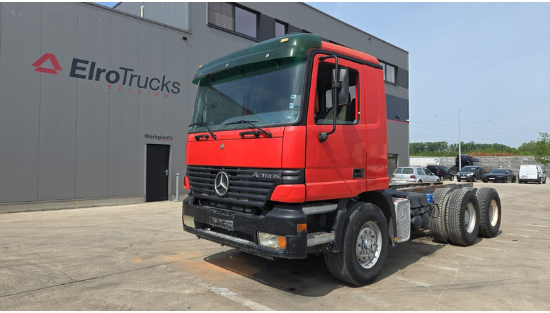 Mercedes-Benz ACTROS 2640 (EPS / 3 PEDALES / V6 / LAMES / GRAND PONT / EURO 2 / SEMI-AUTO) - Chassis lastebil: bilde 1 Mercedes-Benz ACTROS 2640 (EPS / 3 PEDALES / V6 / LAMES / GRAND PONT / EURO 2 / SEMI-AUTO) - Chassis lastebil: bilde 1