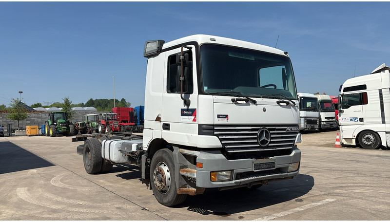 Mercedes-Benz Actros 1835 (LAMES / GRAND PONT / V6 / EURO 2) - Chassis lastebil: bilde 3 Mercedes-Benz Actros 1835 (LAMES / GRAND PONT / V6 / EURO 2) - Chassis lastebil: bilde 3