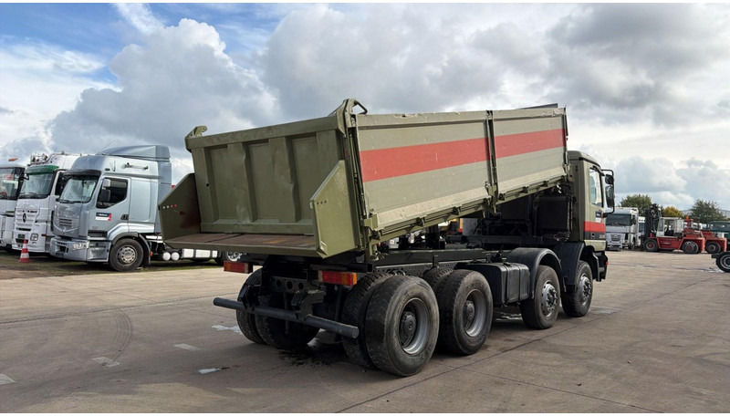 Mercedes-Benz Actros 3235 (EPS / LAMES / GRAND PONT / STEEL SUSP. / 3 PEDALES / MP1) - Tippbil: bilde 4 Mercedes-Benz Actros 3235 (EPS / LAMES / GRAND PONT / STEEL SUSP. / 3 PEDALES / MP1) - Tippbil: bilde 4