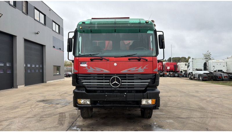 Mercedes-Benz Actros 4143 (GRAND PONT / BOITE MANUELLE / LAMES / 8X4 / STEEL SUSP.) - Tippbil: bilde 2 Mercedes-Benz Actros 4143 (GRAND PONT / BOITE MANUELLE / LAMES / 8X4 / STEEL SUSP.) - Tippbil: bilde 2