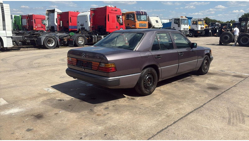 Mercedes-Benz E-Klasse 200 (GERMAN CAR / VOITURE D'ALLEMAGNE / ESSENCE / PETROL / MANUAL) - Sedan: bilde 5 Mercedes-Benz E-Klasse 200 (GERMAN CAR / VOITURE D'ALLEMAGNE / ESSENCE / PETROL / MANUAL) - Sedan: bilde 5