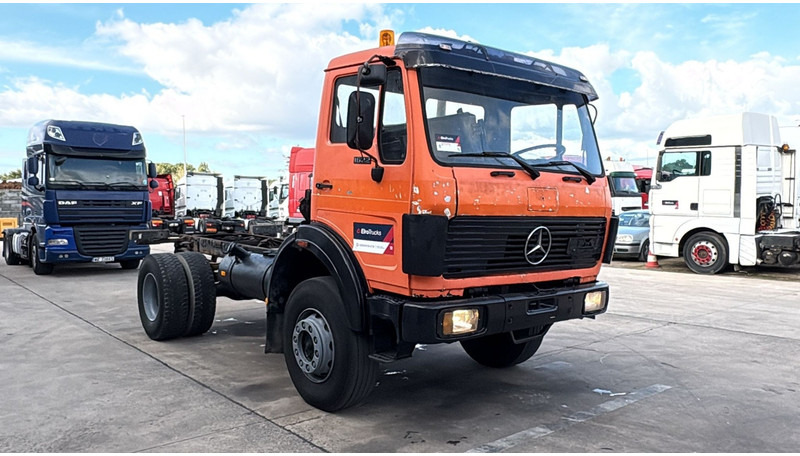 Mercedes-Benz SK 1622 (4X4 / LAMES / GRAND PONT / V6 / BIG AXLE / POMPE MANUELLE) - Chassis lastebil: bilde 3 Mercedes-Benz SK 1622 (4X4 / LAMES / GRAND PONT / V6 / BIG AXLE / POMPE MANUELLE) - Chassis lastebil: bilde 3
