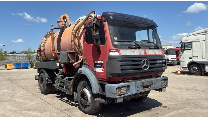 Mercedes-Benz SK 1824 (11.000 L VACUUM / HYDROCUREUR / V6 / BOITE MANUELLE) - Vakuum lastebil: bilde 5 Mercedes-Benz SK 1824 (11.000 L VACUUM / HYDROCUREUR / V6 / BOITE MANUELLE) - Vakuum lastebil: bilde 5