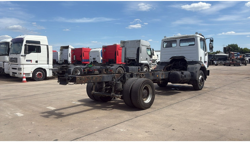Mercedes-Benz SK 1824 (LAMES / GRAND PONT / BOITE MANUELLE / MANUAL GEARBOX / V6) - Chassis lastebil: bilde 5 Mercedes-Benz SK 1824 (LAMES / GRAND PONT / BOITE MANUELLE / MANUAL GEARBOX / V6) - Chassis lastebil: bilde 5
