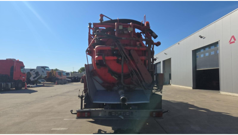 Mercedes-Benz SK 2435 (15.000 L / V8 AVEC 2X TURBO / BOITE MANUELLE / TRES BONNE ETAT / GRAND PONT) - Vakuum lastebil: bilde 5 Mercedes-Benz SK 2435 (15.000 L / V8 AVEC 2X TURBO / BOITE MANUELLE / TRES BONNE ETAT / GRAND PONT) - Vakuum lastebil: bilde 5