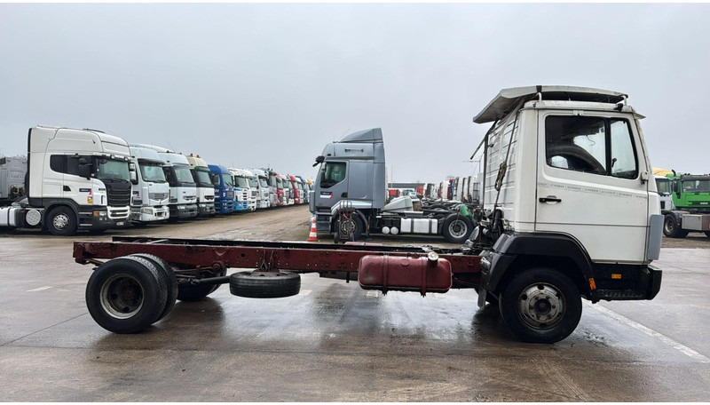 Mercedes-Benz SK 814 (MANUAL PUMP / POMPE MANUELLE / LAMES / STEEL SUSP.) - Chassis lastebil: bilde 3 Mercedes-Benz SK 814 (MANUAL PUMP / POMPE MANUELLE / LAMES / STEEL SUSP.) - Chassis lastebil: bilde 3