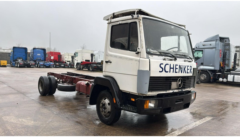 Mercedes-Benz SK 814 (MANUAL PUMP / POMPE MANUELLE / LAMES / STEEL SUSP.) - Chassis lastebil: bilde 2 Mercedes-Benz SK 814 (MANUAL PUMP / POMPE MANUELLE / LAMES / STEEL SUSP.) - Chassis lastebil: bilde 2
