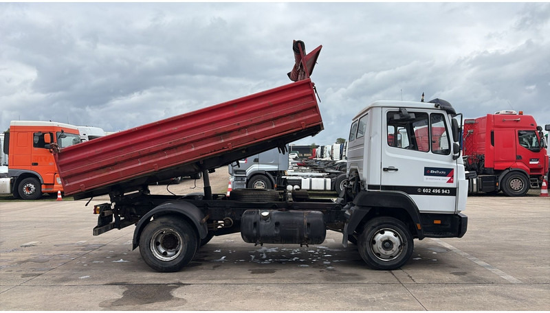 Mercedes-Benz SK 814 (SPER / AUXILAIRY / MANUAL PUMP / STEEL SUSP. / 6 CYLINDER / 3 WAY TIPPER / PERFECT) - Tippbil: bilde 5 Mercedes-Benz SK 814 (SPER / AUXILAIRY / MANUAL PUMP / STEEL SUSP. / 6 CYLINDER / 3 WAY TIPPER / PERFECT) - Tippbil: bilde 5