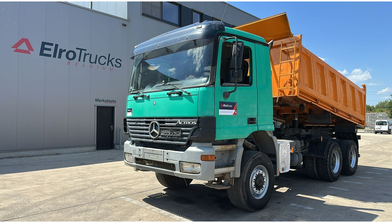 Mercedes-Benz actros 3340 (EPS / 6X6 / 3 PEDALES / LAMES / GRAND PONT / BIG AXLE / TRES PROPRE) - Tippbil: bilde 1 Mercedes-Benz actros 3340 (EPS / 6X6 / 3 PEDALES / LAMES / GRAND PONT / BIG AXLE / TRES PROPRE) - Tippbil: bilde 1