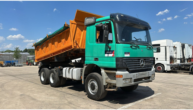 Mercedes-Benz actros 3340 (EPS / 6X6 / 3 PEDALES / LAMES / GRAND PONT / BIG AXLE / TRES PROPRE) - Tippbil: bilde 3 Mercedes-Benz actros 3340 (EPS / 6X6 / 3 PEDALES / LAMES / GRAND PONT / BIG AXLE / TRES PROPRE) - Tippbil: bilde 3
