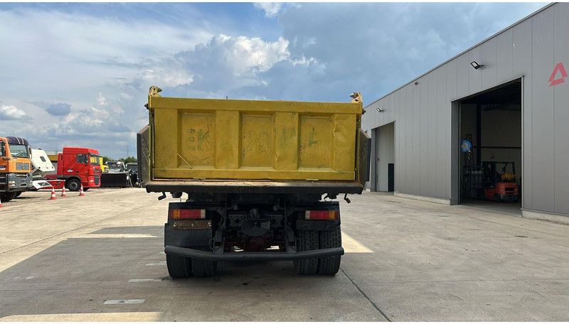 Renault Kerax 385 (POMPE MANUELLE / MANUAL PUMP / 6X4 / LAMES / GRAND PONT) - Tippbil: bilde 5 Renault Kerax 385 (POMPE MANUELLE / MANUAL PUMP / 6X4 / LAMES / GRAND PONT) - Tippbil: bilde 5