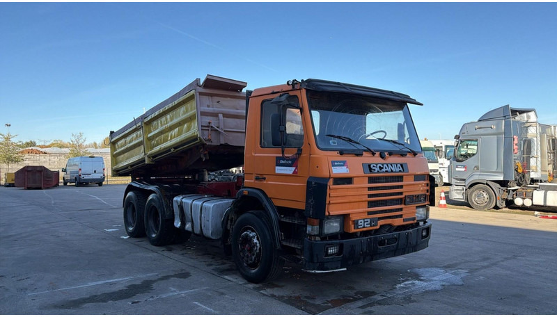 Scania 92 M (MANUAL PUMP / 6X4 / STEEL SUSP. / LAMES / POMPE MANUELLE) - Tippbil: bilde 3 Scania 92 M (MANUAL PUMP / 6X4 / STEEL SUSP. / LAMES / POMPE MANUELLE) - Tippbil: bilde 3