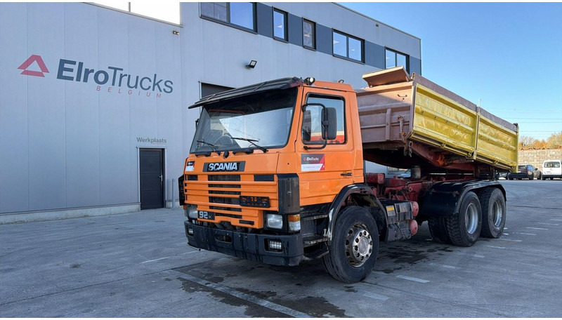 Scania 92 M (MANUAL PUMP / 6X4 / STEEL SUSP. / LAMES / POMPE MANUELLE) - Tippbil: bilde 1 Scania 92 M (MANUAL PUMP / 6X4 / STEEL SUSP. / LAMES / POMPE MANUELLE) - Tippbil: bilde 1