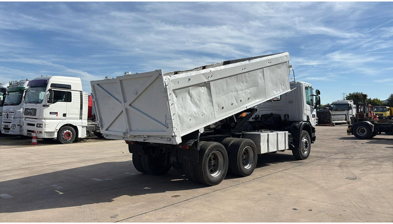 Scania 94 - 260 (BOITE MANUELLE / LAMES / STEEL SUSP. / 6X4 / MANUAL GEARBOX) - Tippbil: bilde 4 Scania 94 - 260 (BOITE MANUELLE / LAMES / STEEL SUSP. / 6X4 / MANUAL GEARBOX) - Tippbil: bilde 4